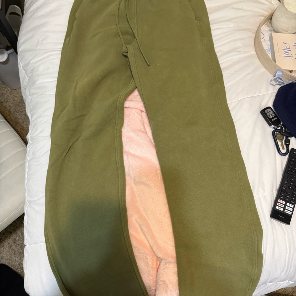 Lululemon Athletica Green Joggers Sweatpants
